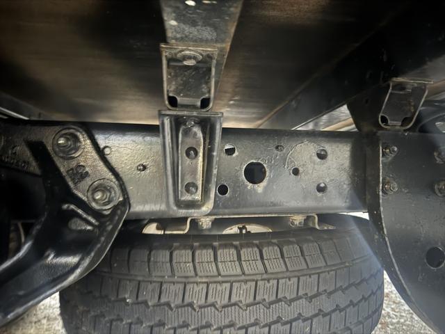 デュトロ 木平 ワイドロング 4,370×2,090 3方開 丸かんフック3対 精工ラック 走行53千km 積載2t F6 6速 マニュアル 平ボディー 平ボデー ETC1.0 アイドリングストップ LEDヘッドライト(15枚目)