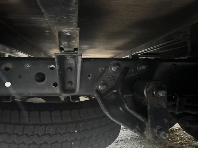 デュトロ 木平 ワイドロング 4,370×2,090 3方開 丸かんフック3対 精工ラック 走行53千km 積載2t F6 6速 マニュアル 平ボディー 平ボデー ETC1.0 アイドリングストップ LEDヘッドライト(19枚目)