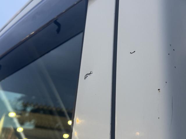 デュトロ 木平 ワイドロング 4,370×2,090 3方開 丸かんフック3対 精工ラック 走行53千km 積載2t F6 6速 マニュアル 平ボディー 平ボデー ETC1.0 アイドリングストップ LEDヘッドライト(45枚目)