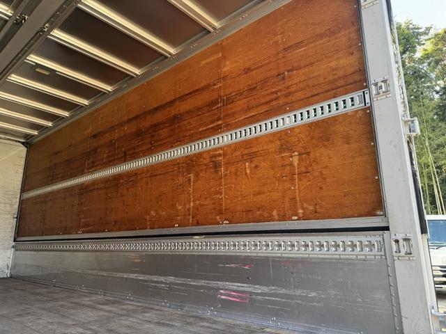 コンドル アルミウイング ワイド ベッド付 エアサス 6,230×2,400×2,400 日本フルハーフ リア観音扉 引出しフック5対 ラッシング2段 積載2.95t F6 6速 マニュアル 4tウイング バックカメラ エアサスコントローラー(12枚目)