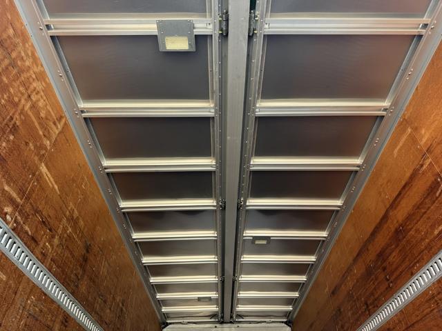 コンドル アルミウイング ワイド ベッド付 エアサス 6,230×2,400×2,400 日本フルハーフ リア観音扉 引出しフック5対 ラッシング2段 積載2.95t F6 6速 マニュアル 4tウイング バックカメラ エアサスコントローラー(14枚目)