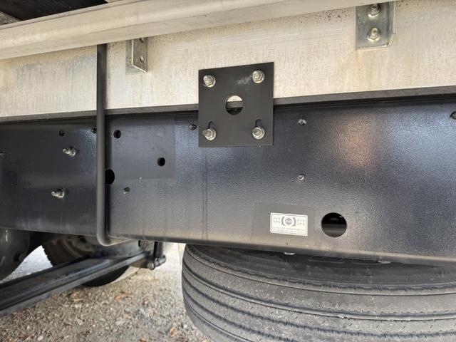 コンドル アルミウイング ワイド ベッド付 エアサス 6,230×2,400×2,400 日本フルハーフ リア観音扉 引出しフック5対 ラッシング2段 積載2.95t F6 6速 マニュアル 4tウイング バックカメラ エアサスコントローラー(23枚目)