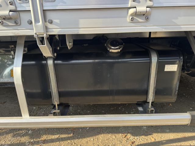 コンドル アルミウイング ワイド ベッド付 エアサス 6,230×2,400×2,400 日本フルハーフ リア観音扉 引出しフック5対 ラッシング2段 積載2.95t F6 6速 マニュアル 4tウイング バックカメラ エアサスコントローラー(28枚目)