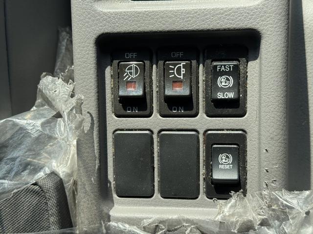 コンドル アルミウイング ワイド ベッド付 エアサス 6,230×2,400×2,400 日本フルハーフ リア観音扉 引出しフック5対 ラッシング2段 積載2.95t F6 6速 マニュアル 4tウイング バックカメラ エアサスコントローラー(36枚目)