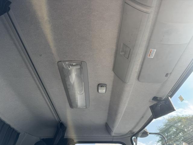 コンドル アルミウイング ワイド ベッド付 エアサス 6,230×2,400×2,400 日本フルハーフ リア観音扉 引出しフック5対 ラッシング2段 積載2.95t F6 6速 マニュアル 4tウイング バックカメラ エアサスコントローラー(43枚目)