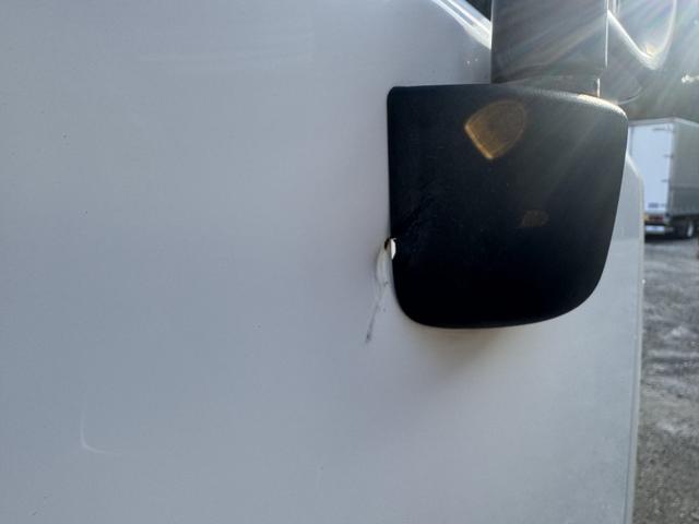 コンドル アルミウイング ワイド ベッド付 エアサス 6,230×2,400×2,400 日本フルハーフ リア観音扉 引出しフック5対 ラッシング2段 積載2.95t F6 6速 マニュアル 4tウイング バックカメラ エアサスコントローラー(51枚目)