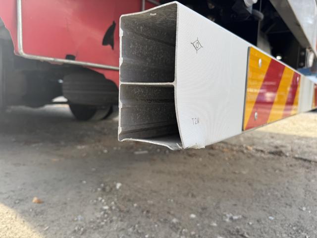 コンドル アルミウイング ワイド ベッド付 エアサス 6,230×2,400×2,400 日本フルハーフ リア観音扉 引出しフック5対 ラッシング2段 積載2.95t F6 6速 マニュアル 4tウイング バックカメラ エアサスコントローラー(58枚目)