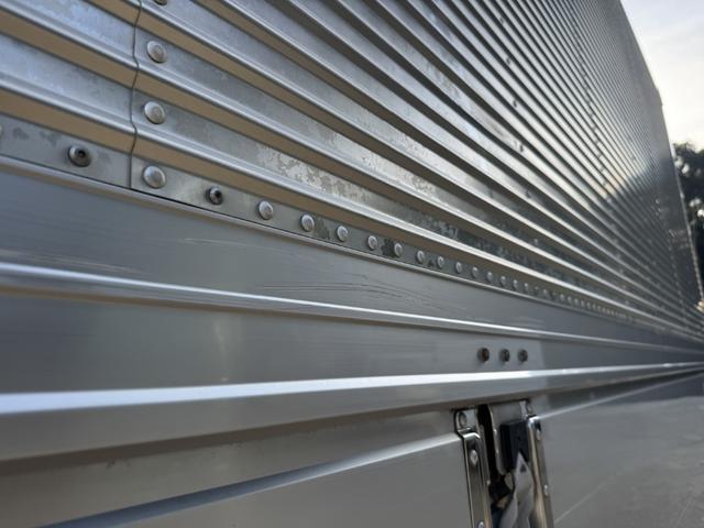 コンドル アルミウイング ワイド ベッド付 エアサス 6,230×2,400×2,400 日本フルハーフ リア観音扉 引出しフック5対 ラッシング2段 積載2.95t F6 6速 マニュアル 4tウイング バックカメラ エアサスコントローラー(60枚目)