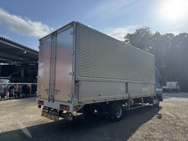 ヒノレンジャー アルミウイング ワイド ベッド付 ハイルーフ 6,270×2,400×2,420 トランテックス リア観音扉 ラッシング2段 引出しフック5対 積載3.05t F6 6速 マニュアル 4t ウイング バックカメラ アイドリングストップ(3枚目)