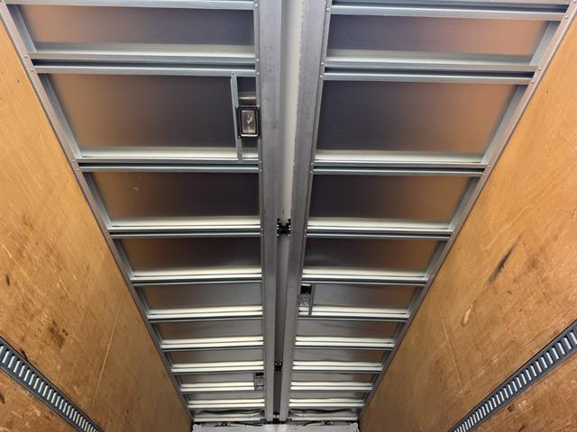 ヒノレンジャー アルミウイング ワイド ベッド付 ハイルーフ 6,270×2,400×2,420 トランテックス リア観音扉 ラッシング2段 引出しフック5対 積載3.05t F6 6速 マニュアル 4t ウイング バックカメラ アイドリングストップ(13枚目)