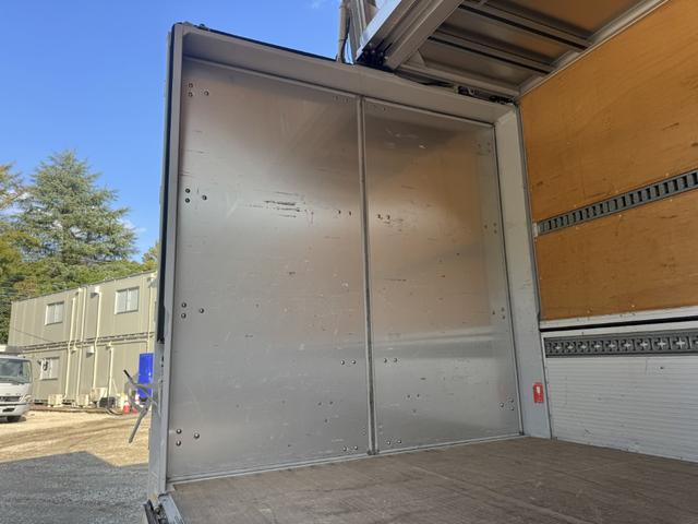 ヒノレンジャー アルミウイング ワイド ベッド付 ハイルーフ 6,270×2,400×2,420 トランテックス リア観音扉 ラッシング2段 引出しフック5対 積載3.05t F6 6速 マニュアル 4t ウイング バックカメラ アイドリングストップ(17枚目)