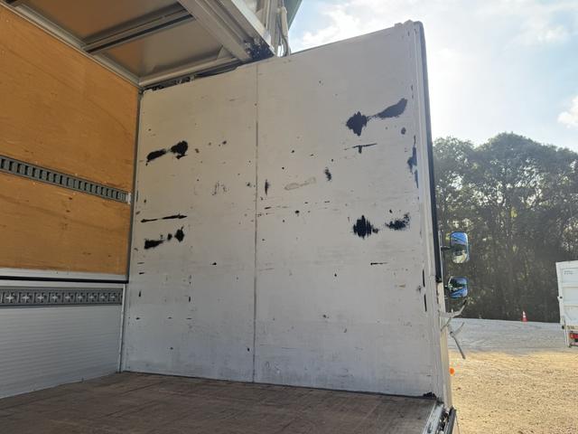 ヒノレンジャー アルミウイング ワイド ベッド付 ハイルーフ 6,270×2,400×2,420 トランテックス リア観音扉 ラッシング2段 引出しフック5対 積載3.05t F6 6速 マニュアル 4t ウイング バックカメラ アイドリングストップ(18枚目)