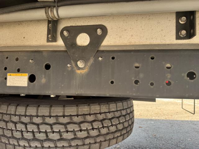 ヒノレンジャー アルミウイング ワイド ベッド付 ハイルーフ 6,270×2,400×2,420 トランテックス リア観音扉 ラッシング2段 引出しフック5対 積載3.05t F6 6速 マニュアル 4t ウイング バックカメラ アイドリングストップ(22枚目)