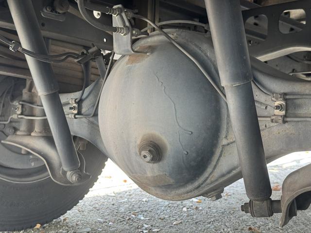 ヒノレンジャー アルミウイング ワイド ベッド付 ハイルーフ 6,270×2,400×2,420 トランテックス リア観音扉 ラッシング2段 引出しフック5対 積載3.05t F6 6速 マニュアル 4t ウイング バックカメラ アイドリングストップ(26枚目)