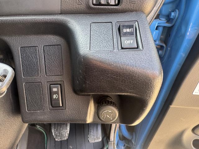 ヒノレンジャー アルミウイング ワイド ベッド付 ハイルーフ 6,270×2,400×2,420 トランテックス リア観音扉 ラッシング2段 引出しフック5対 積載3.05t F6 6速 マニュアル 4t ウイング バックカメラ アイドリングストップ(35枚目)