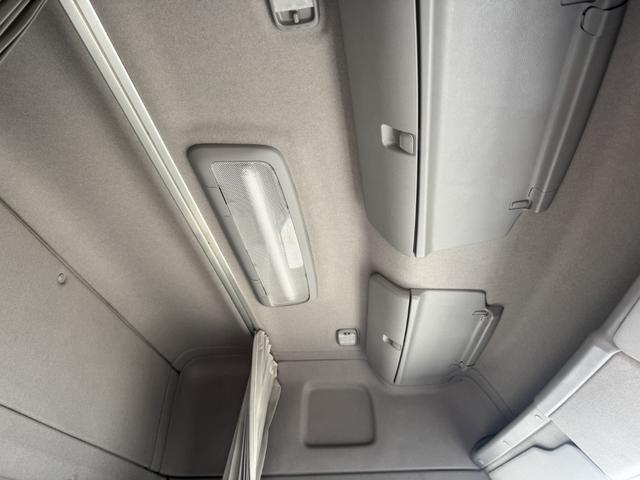 ヒノレンジャー アルミウイング ワイド ベッド付 ハイルーフ 6,270×2,400×2,420 トランテックス リア観音扉 ラッシング2段 引出しフック5対 積載3.05t F6 6速 マニュアル 4t ウイング バックカメラ アイドリングストップ(40枚目)