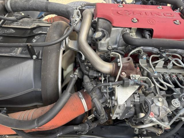 ヒノレンジャー アルミウイング ワイド ベッド付 ハイルーフ 6,270×2,400×2,420 トランテックス リア観音扉 ラッシング2段 引出しフック5対 積載3.05t F6 6速 マニュアル 4t ウイング バックカメラ アイドリングストップ(42枚目)