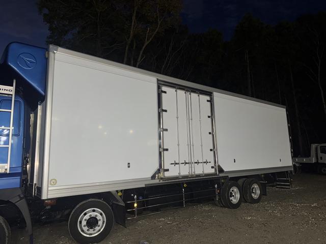 プロフィア 低温冷凍車 4軸低床 エアサス 菱重 -35℃設定 エバハウス スタンバイ サブエンジン 9,430×2,280×2,450 矢野特殊 サイド観音扉 ジョロダーレール ステンレス使用 積載13t リターダ 車検付 F7 マニュアル(8枚目)