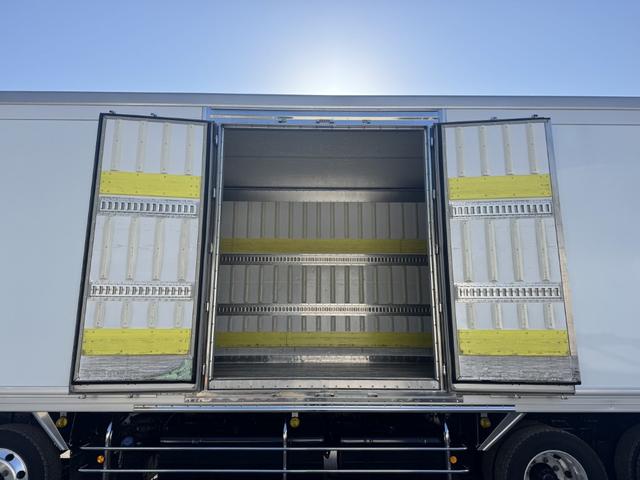 プロフィア 低温冷凍車 4軸低床 エアサス 菱重 -35℃設定 エバハウス スタンバイ サブエンジン 9,430×2,280×2,450 矢野特殊 サイド観音扉 ジョロダーレール ステンレス使用 積載13t リターダ 車検付 F7 マニュアル(9枚目)