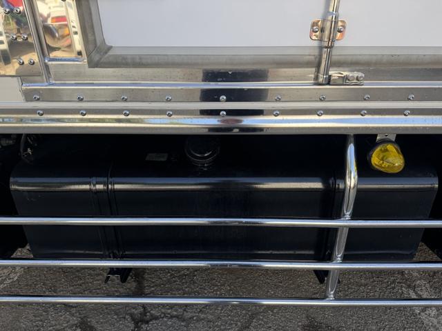 プロフィア 低温冷凍車 4軸低床 エアサス 菱重 -35℃設定 エバハウス スタンバイ サブエンジン 9,430×2,280×2,450 矢野特殊 サイド観音扉 ジョロダーレール ステンレス使用 積載13t リターダ 車検付 F7 マニュアル(27枚目)