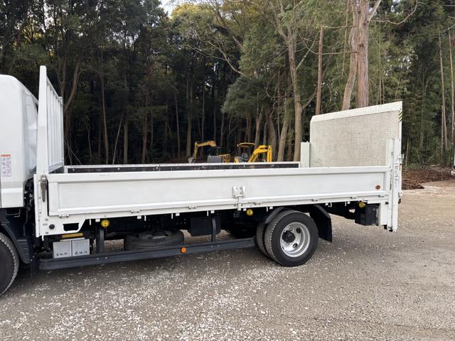 キャンター 木平　ワイドロング　垂直ゲート　走行７６千ｋｍ　積載２ｔ　Ｉ５　５速　マニュアル　新明和　パワーゲート　ゲート付き　平ボディー　平ボデー　２ｔ平　ＥＴＣ１．０（8枚目）