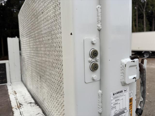 キャンター 木平　ワイドロング　垂直ゲート　走行７６千ｋｍ　積載２ｔ　Ｉ５　５速　マニュアル　新明和　パワーゲート　ゲート付き　平ボディー　平ボデー　２ｔ平　ＥＴＣ１．０（15枚目）