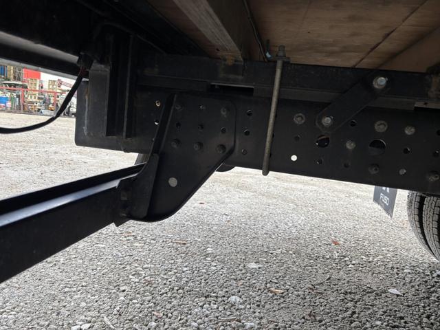 キャンター 木平　ワイドロング　垂直ゲート　走行７６千ｋｍ　積載２ｔ　Ｉ５　５速　マニュアル　新明和　パワーゲート　ゲート付き　平ボディー　平ボデー　２ｔ平　ＥＴＣ１．０（18枚目）