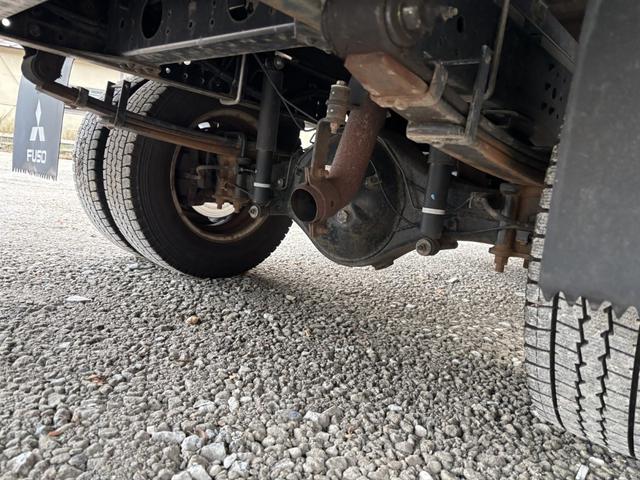 キャンター 木平　ワイドロング　垂直ゲート　走行７６千ｋｍ　積載２ｔ　Ｉ５　５速　マニュアル　新明和　パワーゲート　ゲート付き　平ボディー　平ボデー　２ｔ平　ＥＴＣ１．０（23枚目）