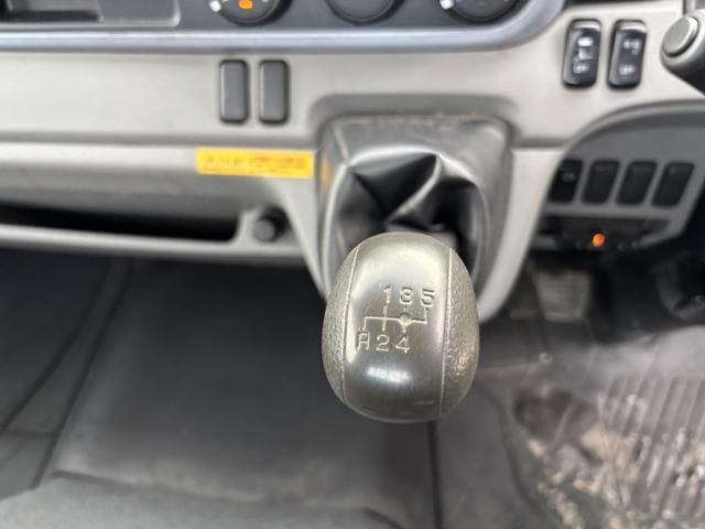 キャンター 木平　ワイドロング　垂直ゲート　走行７６千ｋｍ　積載２ｔ　Ｉ５　５速　マニュアル　新明和　パワーゲート　ゲート付き　平ボディー　平ボデー　２ｔ平　ＥＴＣ１．０（30枚目）