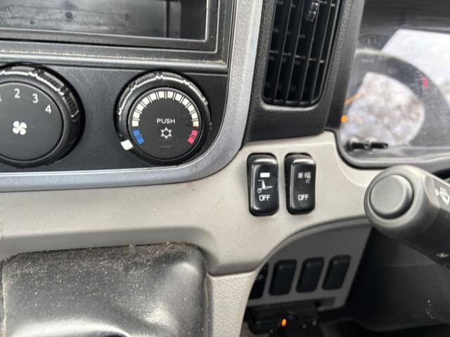 キャンター 木平　ワイドロング　垂直ゲート　走行７６千ｋｍ　積載２ｔ　Ｉ５　５速　マニュアル　新明和　パワーゲート　ゲート付き　平ボディー　平ボデー　２ｔ平　ＥＴＣ１．０（32枚目）