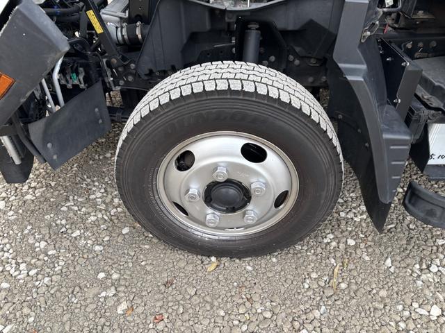 キャンター 木平　ワイドロング　垂直ゲート　走行７６千ｋｍ　積載２ｔ　Ｉ５　５速　マニュアル　新明和　パワーゲート　ゲート付き　平ボディー　平ボデー　２ｔ平　ＥＴＣ１．０（42枚目）