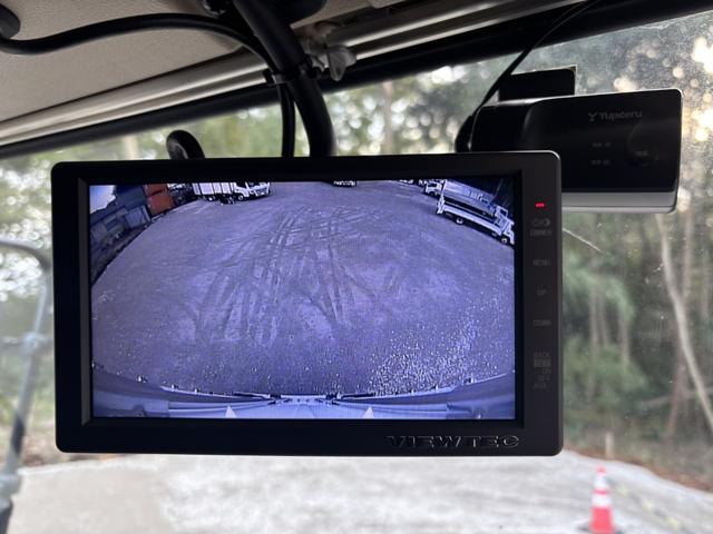 ヒノレンジャー アルミバン ワイド ベッド付 エアサス ハイルーフ 日本フルハーフ 6,210×2,390×2,570 サイドドア ステンレス使用 メッキパーツ アルミホイール 積載2.6t F6 6速 マニュアル 4tウイング バックカメラ シートヒーター付(27枚目)