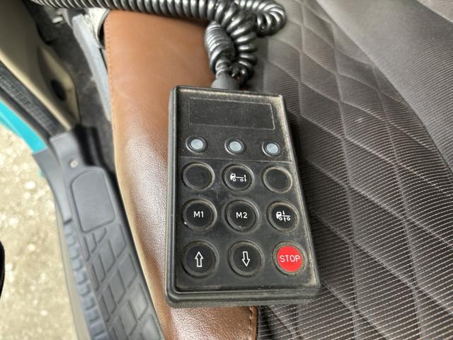 ヒノレンジャー アルミバン ワイド ベッド付 エアサス ハイルーフ 日本フルハーフ 6,210×2,390×2,570 サイドドア ステンレス使用 メッキパーツ アルミホイール 積載2.6t F6 6速 マニュアル 4tウイング バックカメラ シートヒーター付(29枚目)