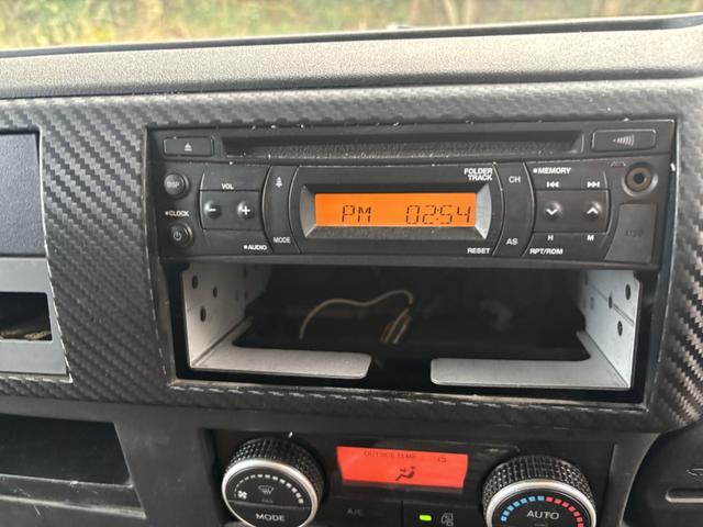 ヒノレンジャー アルミバン ワイド ベッド付 エアサス ハイルーフ 日本フルハーフ 6,210×2,390×2,570 サイドドア ステンレス使用 メッキパーツ アルミホイール 積載2.6t F6 6速 マニュアル 4tウイング バックカメラ シートヒーター付(34枚目)