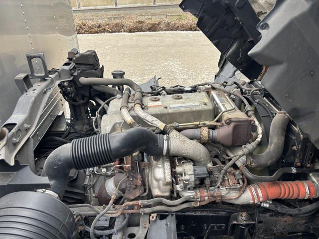 ヒノレンジャー アルミバン ワイド ベッド付 エアサス ハイルーフ 日本フルハーフ 6,210×2,390×2,570 サイドドア ステンレス使用 メッキパーツ アルミホイール 積載2.6t F6 6速 マニュアル 4tウイング バックカメラ シートヒーター付(40枚目)