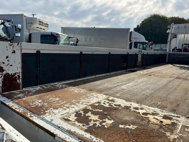 ファイター ２．９ｔ吊６段クレーン　木平　ワイド　ベッド付　増トン　古河ユニック　ＵＲＵ３７６　フックイン　ラジコン　差し違いアウトリガー　リアアウトリガー　油圧ゲート　５，６００×２，４００　積載５．４ｔ　Ｆ６　６速　マニュアル　増ｔクレーン　吊ｔ数２．９ｔ吊（11枚目）