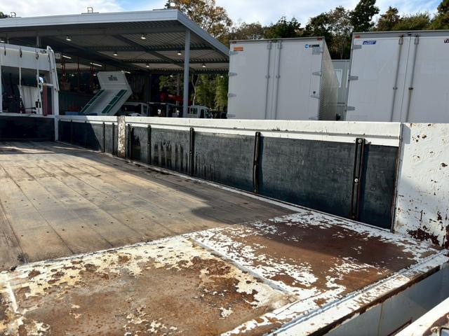 ファイター ２．９ｔ吊６段クレーン　木平　ワイド　ベッド付　増トン　古河ユニック　ＵＲＵ３７６　フックイン　ラジコン　差し違いアウトリガー　リアアウトリガー　油圧ゲート　５，６００×２，４００　積載５．４ｔ　Ｆ６　６速　マニュアル　増ｔクレーン　吊ｔ数２．９ｔ吊（12枚目）