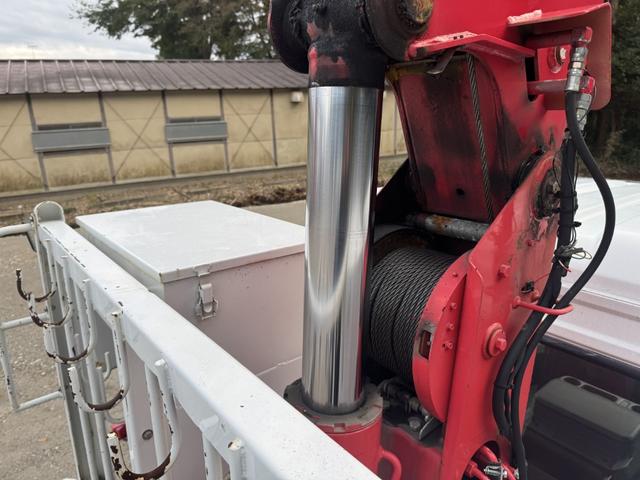 ファイター ２．９ｔ吊６段クレーン　木平　ワイド　ベッド付　増トン　古河ユニック　ＵＲＵ３７６　フックイン　ラジコン　差し違いアウトリガー　リアアウトリガー　油圧ゲート　５，６００×２，４００　積載５．４ｔ　Ｆ６　６速　マニュアル　増ｔクレーン　吊ｔ数２．９ｔ吊（17枚目）