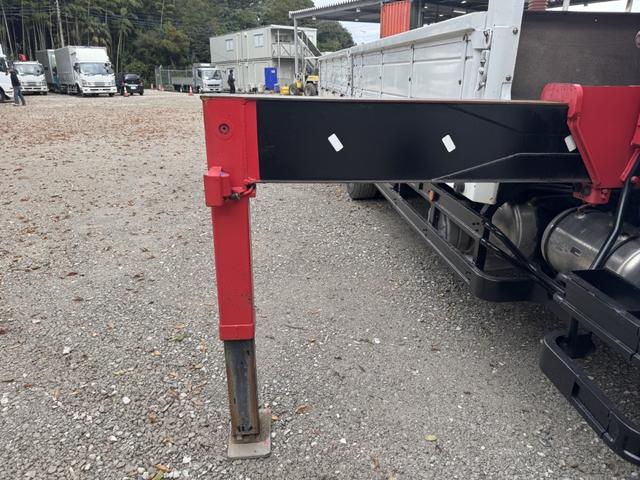 ファイター ２．９ｔ吊６段クレーン　木平　ワイド　ベッド付　増トン　古河ユニック　ＵＲＵ３７６　フックイン　ラジコン　差し違いアウトリガー　リアアウトリガー　油圧ゲート　５，６００×２，４００　積載５．４ｔ　Ｆ６　６速　マニュアル　増ｔクレーン　吊ｔ数２．９ｔ吊（18枚目）