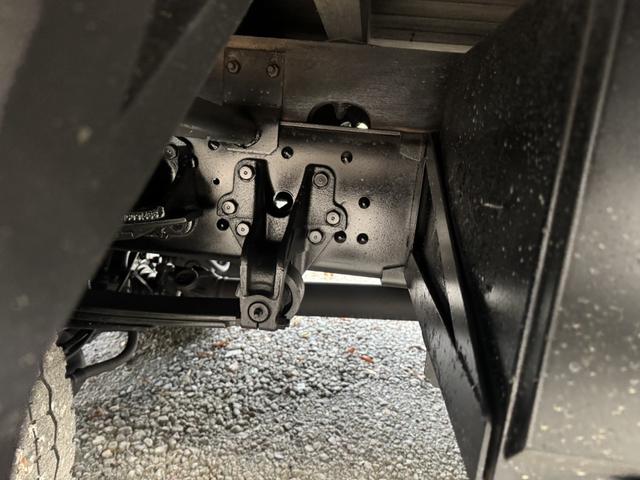 ファイター ２．９ｔ吊６段クレーン　木平　ワイド　ベッド付　増トン　古河ユニック　ＵＲＵ３７６　フックイン　ラジコン　差し違いアウトリガー　リアアウトリガー　油圧ゲート　５，６００×２，４００　積載５．４ｔ　Ｆ６　６速　マニュアル　増ｔクレーン　吊ｔ数２．９ｔ吊（23枚目）