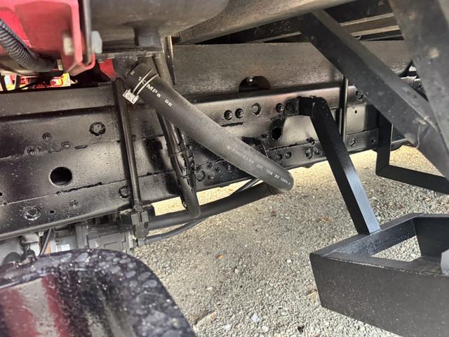 ファイター ２．９ｔ吊６段クレーン　木平　ワイド　ベッド付　増トン　古河ユニック　ＵＲＵ３７６　フックイン　ラジコン　差し違いアウトリガー　リアアウトリガー　油圧ゲート　５，６００×２，４００　積載５．４ｔ　Ｆ６　６速　マニュアル　増ｔクレーン　吊ｔ数２．９ｔ吊（24枚目）