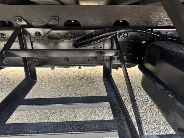 ファイター ２．９ｔ吊６段クレーン　木平　ワイド　ベッド付　増トン　古河ユニック　ＵＲＵ３７６　フックイン　ラジコン　差し違いアウトリガー　リアアウトリガー　油圧ゲート　５，６００×２，４００　積載５．４ｔ　Ｆ６　６速　マニュアル　増ｔクレーン　吊ｔ数２．９ｔ吊（25枚目）