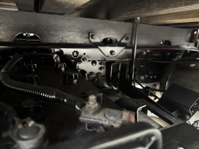 ファイター ２．９ｔ吊６段クレーン　木平　ワイド　ベッド付　増トン　古河ユニック　ＵＲＵ３７６　フックイン　ラジコン　差し違いアウトリガー　リアアウトリガー　油圧ゲート　５，６００×２，４００　積載５．４ｔ　Ｆ６　６速　マニュアル　増ｔクレーン　吊ｔ数２．９ｔ吊（26枚目）