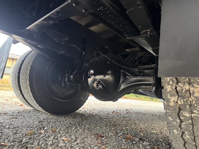 ファイター ２．９ｔ吊６段クレーン　木平　ワイド　ベッド付　増トン　古河ユニック　ＵＲＵ３７６　フックイン　ラジコン　差し違いアウトリガー　リアアウトリガー　油圧ゲート　５，６００×２，４００　積載５．４ｔ　Ｆ６　６速　マニュアル　増ｔクレーン　吊ｔ数２．９ｔ吊（32枚目）