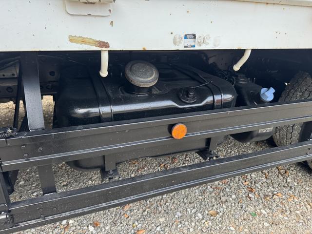 ファイター ２．９ｔ吊６段クレーン　木平　ワイド　ベッド付　増トン　古河ユニック　ＵＲＵ３７６　フックイン　ラジコン　差し違いアウトリガー　リアアウトリガー　油圧ゲート　５，６００×２，４００　積載５．４ｔ　Ｆ６　６速　マニュアル　増ｔクレーン　吊ｔ数２．９ｔ吊（33枚目）