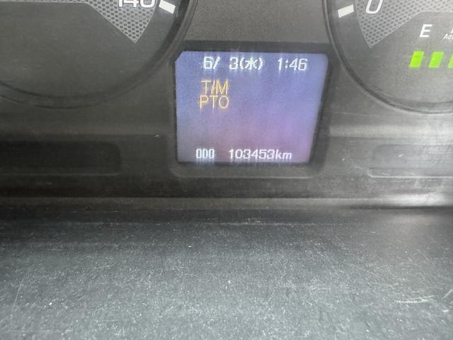 ファイター ２．９ｔ吊６段クレーン　木平　ワイド　ベッド付　増トン　古河ユニック　ＵＲＵ３７６　フックイン　ラジコン　差し違いアウトリガー　リアアウトリガー　油圧ゲート　５，６００×２，４００　積載５．４ｔ　Ｆ６　６速　マニュアル　増ｔクレーン　吊ｔ数２．９ｔ吊（36枚目）