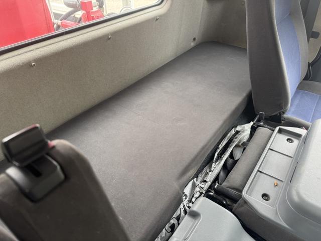 ファイター ２．９ｔ吊６段クレーン　木平　ワイド　ベッド付　増トン　古河ユニック　ＵＲＵ３７６　フックイン　ラジコン　差し違いアウトリガー　リアアウトリガー　油圧ゲート　５，６００×２，４００　積載５．４ｔ　Ｆ６　６速　マニュアル　増ｔクレーン　吊ｔ数２．９ｔ吊（37枚目）