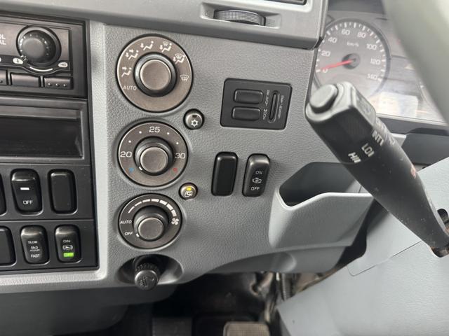 ファイター ２．９ｔ吊６段クレーン　木平　ワイド　ベッド付　増トン　古河ユニック　ＵＲＵ３７６　フックイン　ラジコン　差し違いアウトリガー　リアアウトリガー　油圧ゲート　５，６００×２，４００　積載５．４ｔ　Ｆ６　６速　マニュアル　増ｔクレーン　吊ｔ数２．９ｔ吊（38枚目）