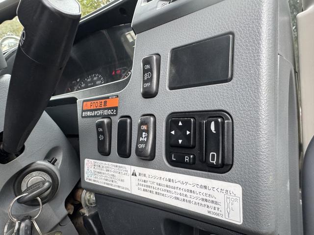 ファイター ２．９ｔ吊６段クレーン　木平　ワイド　ベッド付　増トン　古河ユニック　ＵＲＵ３７６　フックイン　ラジコン　差し違いアウトリガー　リアアウトリガー　油圧ゲート　５，６００×２，４００　積載５．４ｔ　Ｆ６　６速　マニュアル　増ｔクレーン　吊ｔ数２．９ｔ吊（41枚目）