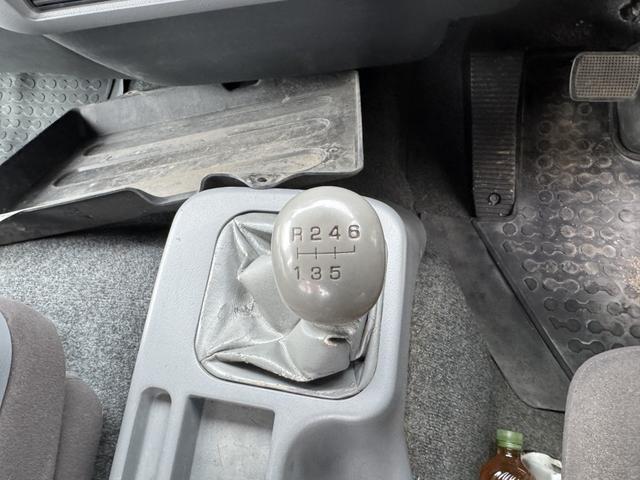 ファイター ２．９ｔ吊６段クレーン　木平　ワイド　ベッド付　増トン　古河ユニック　ＵＲＵ３７６　フックイン　ラジコン　差し違いアウトリガー　リアアウトリガー　油圧ゲート　５，６００×２，４００　積載５．４ｔ　Ｆ６　６速　マニュアル　増ｔクレーン　吊ｔ数２．９ｔ吊（42枚目）